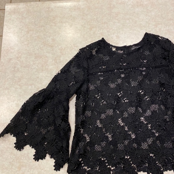 BLACK SAKS FIFTH AVENUE LACE TOP w cut out detail - Picture 3 of 4